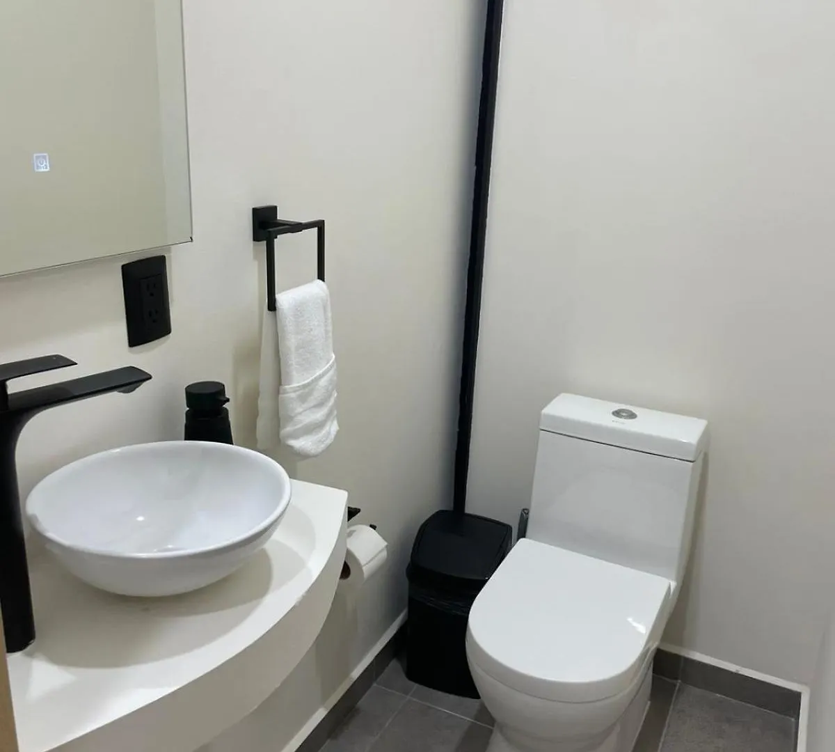 Stylish Condo, 2Bdr, Steps To 5Th Ave, Close To Beach! 신데 델 카르멘